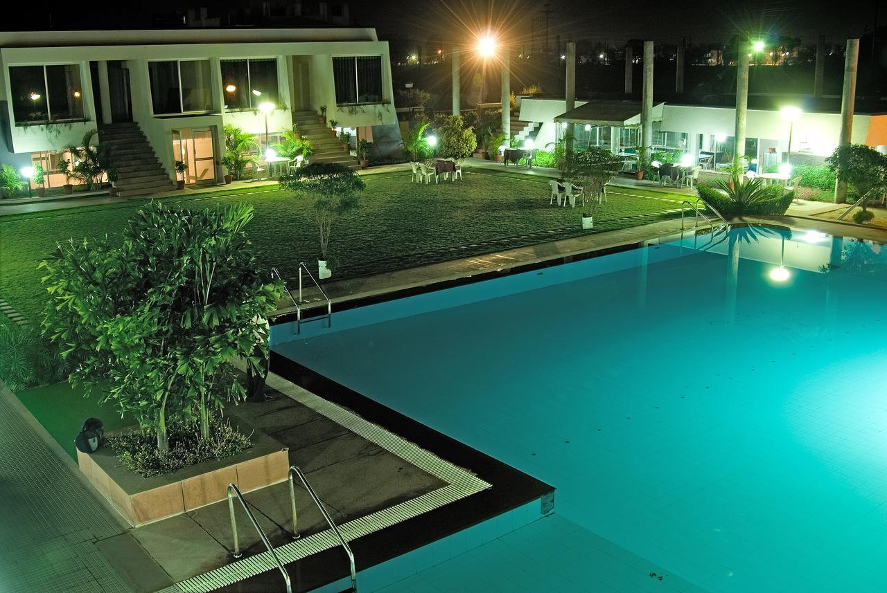Lch Fitness Hotel Indore Ngoại thất bức ảnh